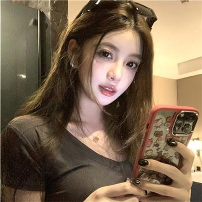 男孩在唱歌